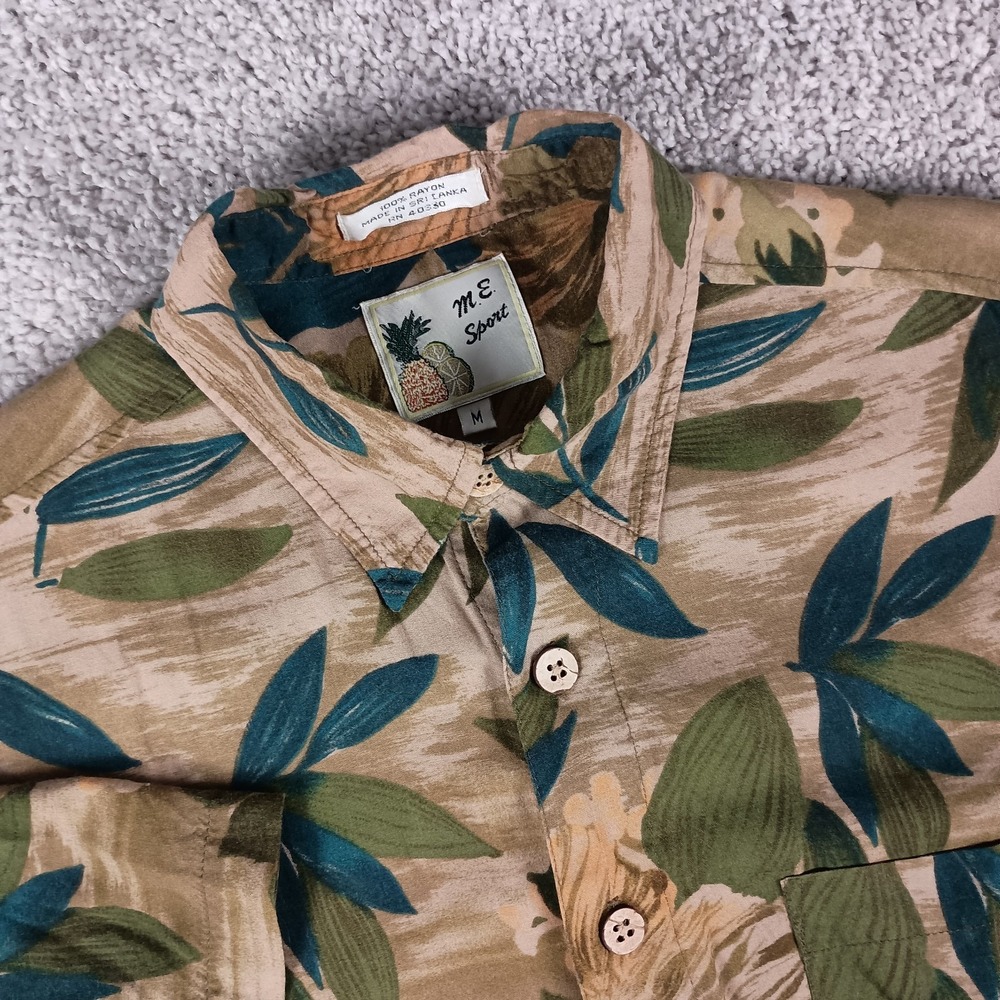 Vintage M.E. Sport Mens Medium 100% Rayon Coconut Buttons Hawaiian Shirt